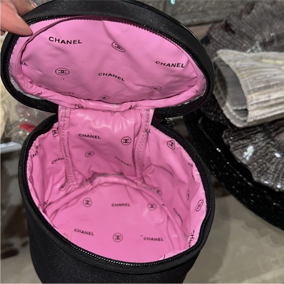 Bags and Ribbon - Picture 14 of 14